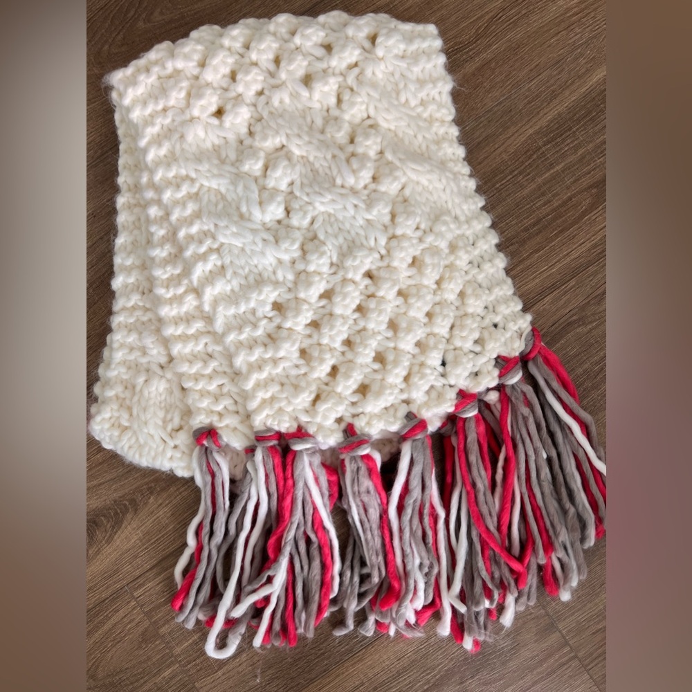 Oversized chunky knit scarf